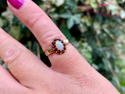 Vintage 9ct Gold Opal & Garnet Ring