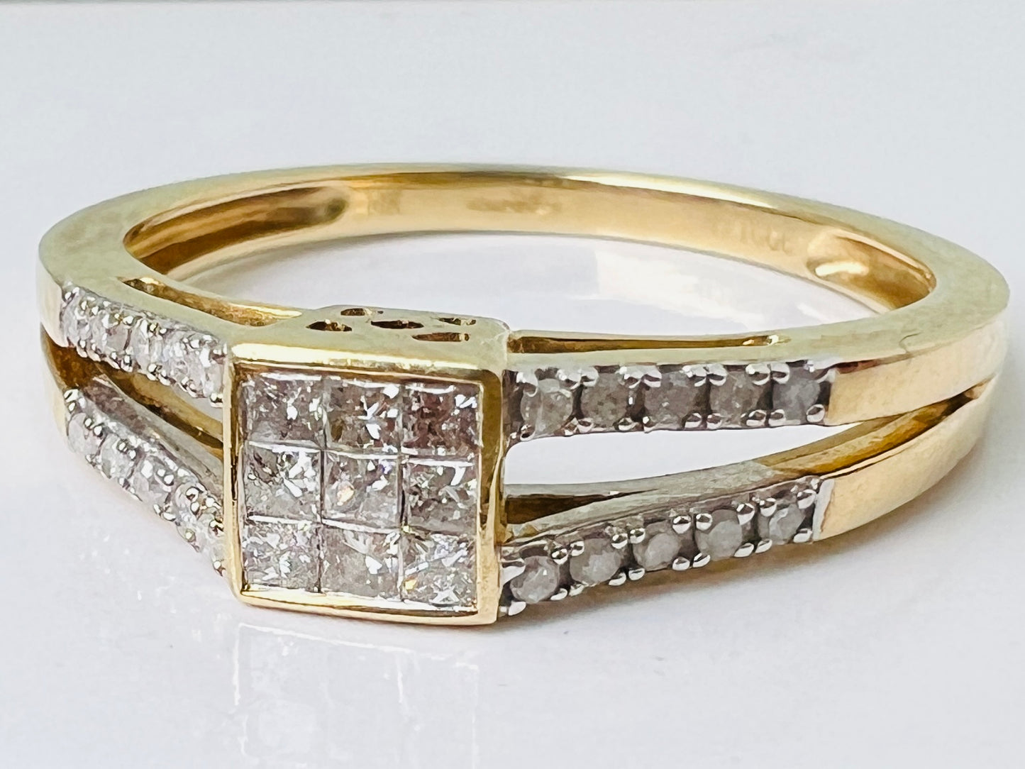 9ct Gold Diamond Ring