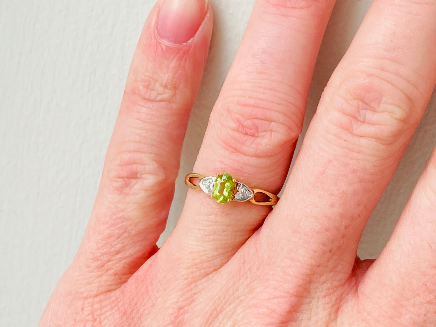 9ct Gold Peridot & Diamond Ring