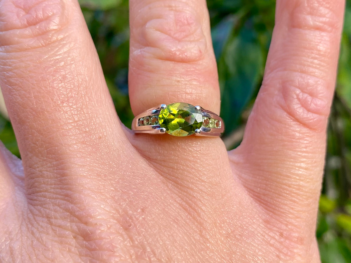 9ct Gold Peridot Ring