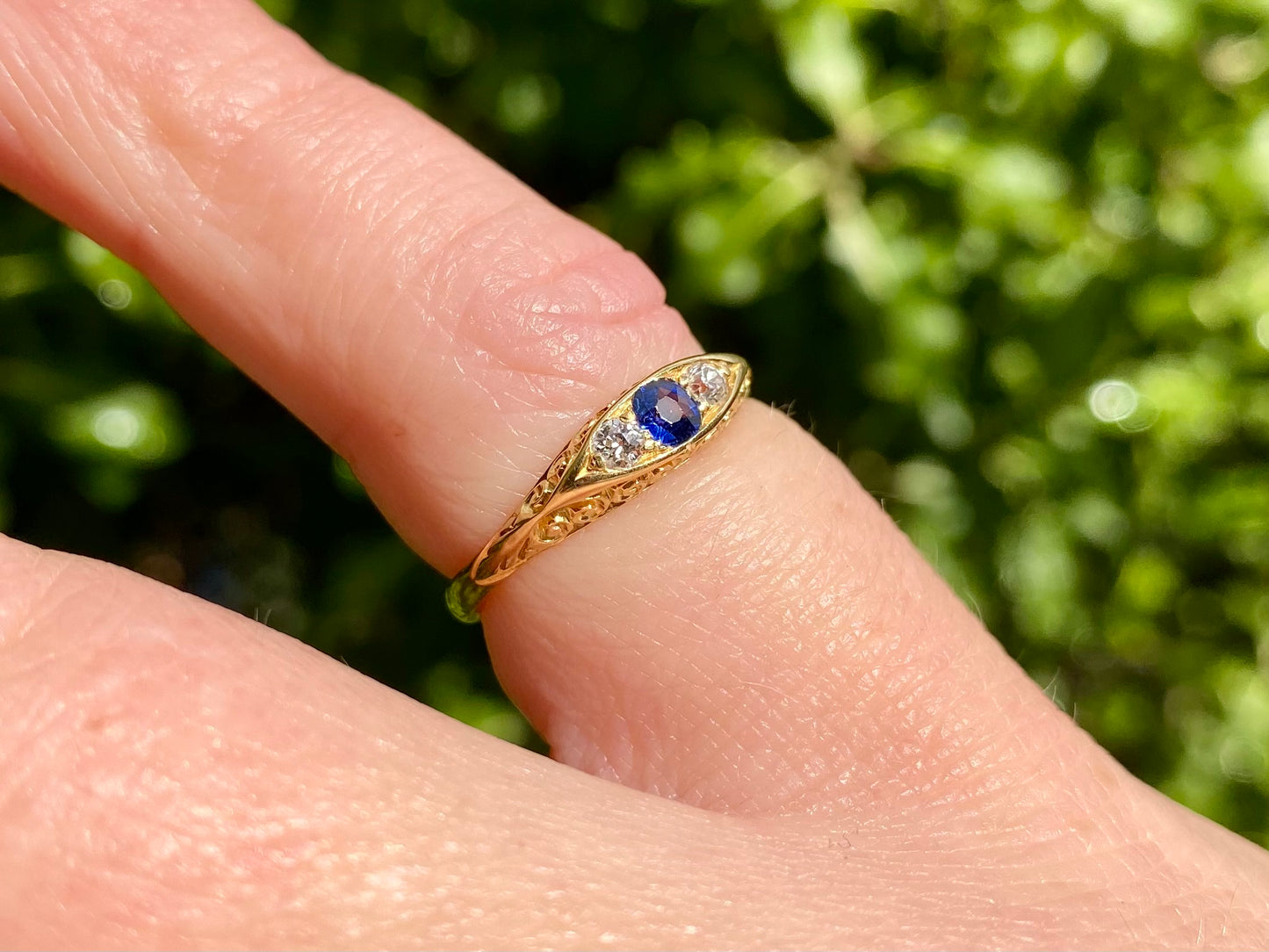 Antique 18ct Gold Sapphire & Diamond Ring