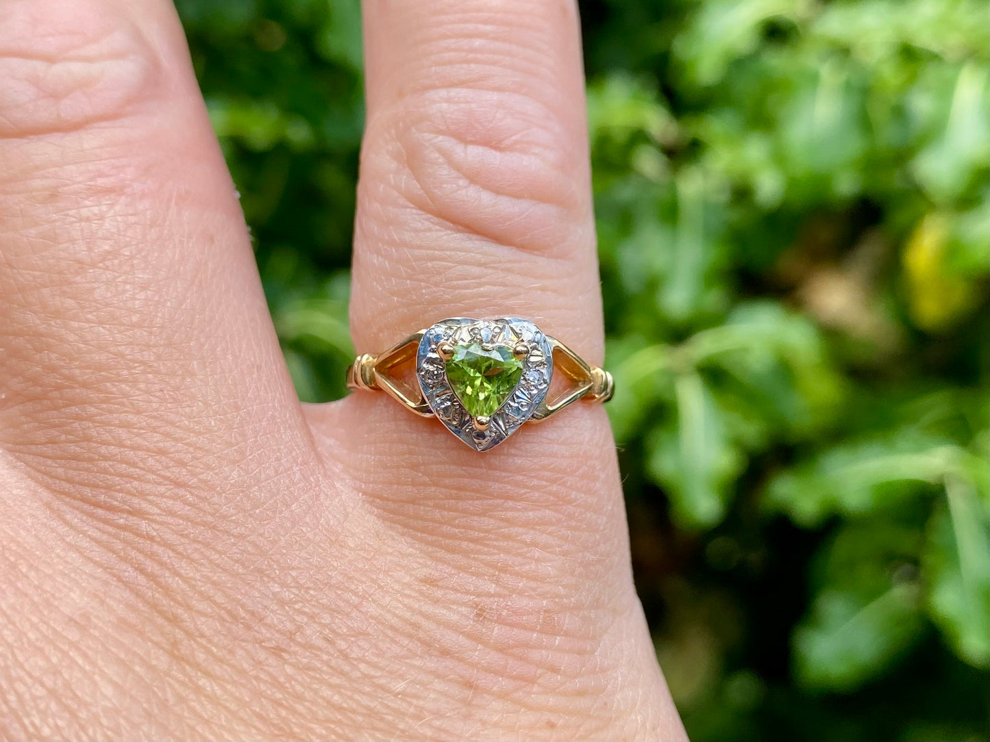 9ct Gold Peridot & Diamond Ring