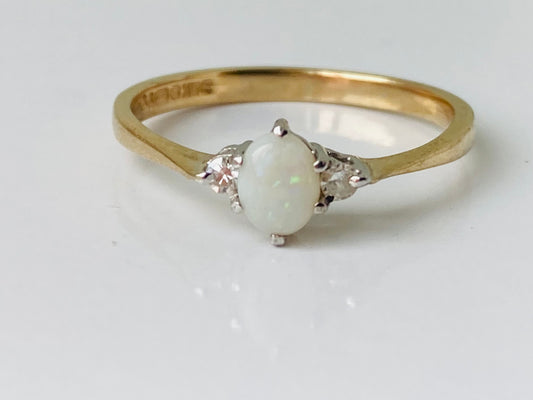 Vintage 9ct Gold Opal & Diamond Ring