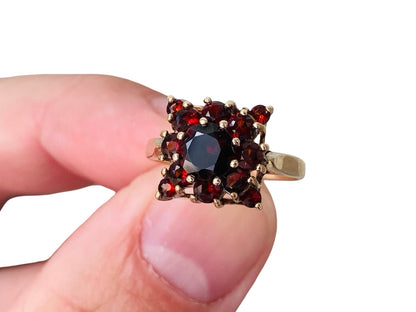 Vintage 9ct Gold Garnet Ring