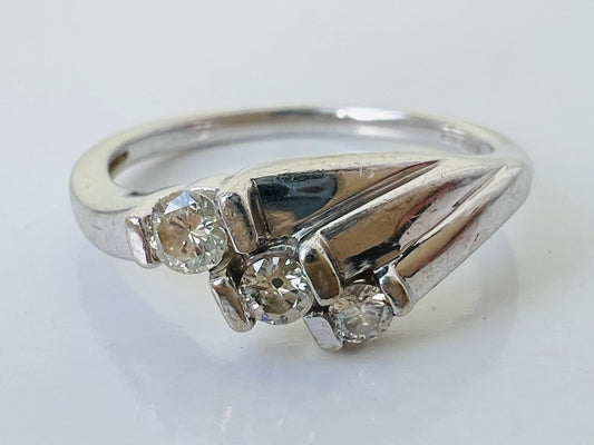 9ct Gold Three-Stone Diamond Ring