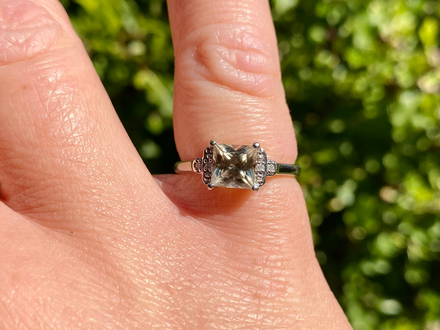 9ct Gold Green Amethyst & Diamond Ring