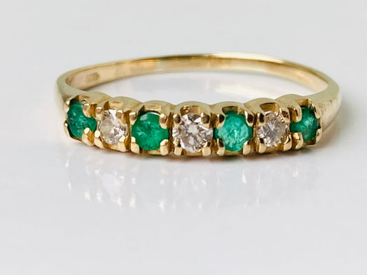 Vintage 9ct Gold Emerald & Diamond Ring