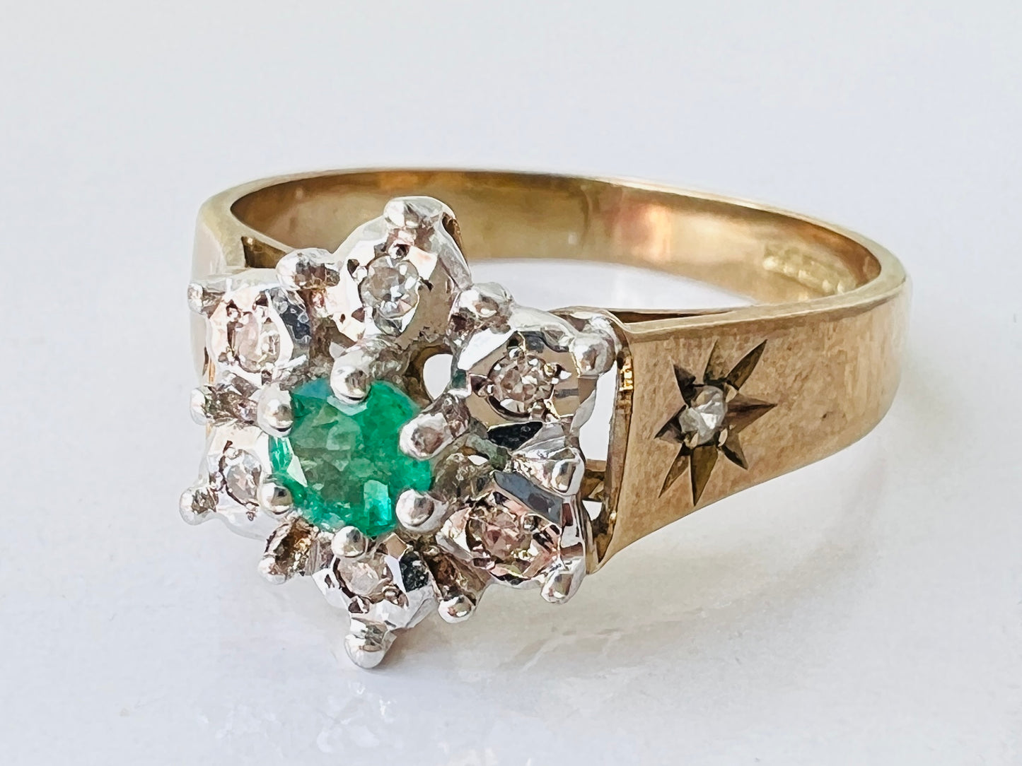 Vintage 9ct Gold Emerald & Diamond Ring