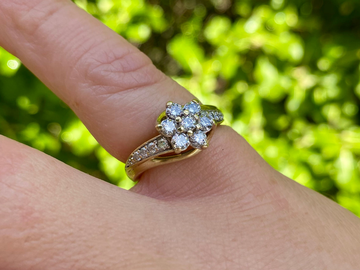 9ct Gold 0.65ct Diamond Daisy Ring