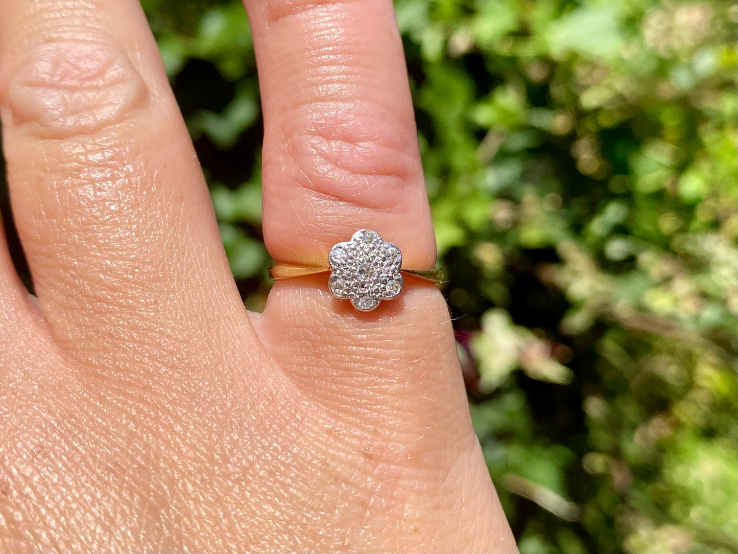 Antique 18ct Gold Diamond Daisy Ring