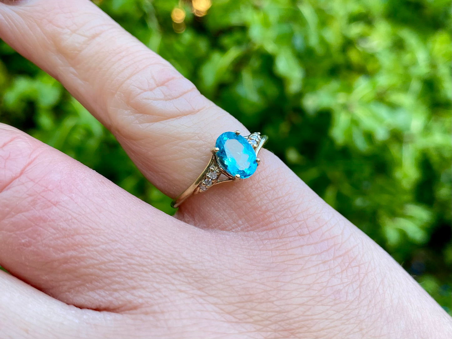 9ct Gold Apatite & Diamond Ring