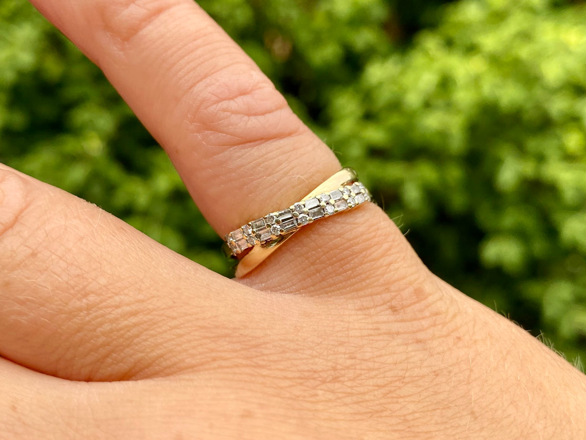 9ct Gold Diamond Crossover  Ring
