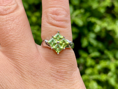9ct Gold Peridot Ring