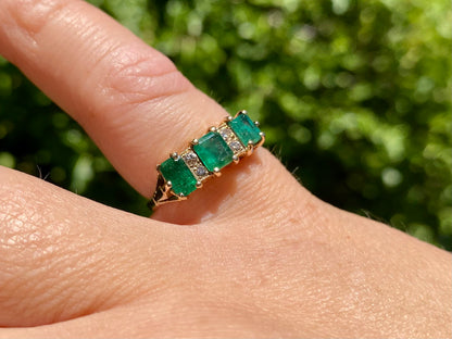 Vintage 9ct Gold Emerald & Diamond Ring