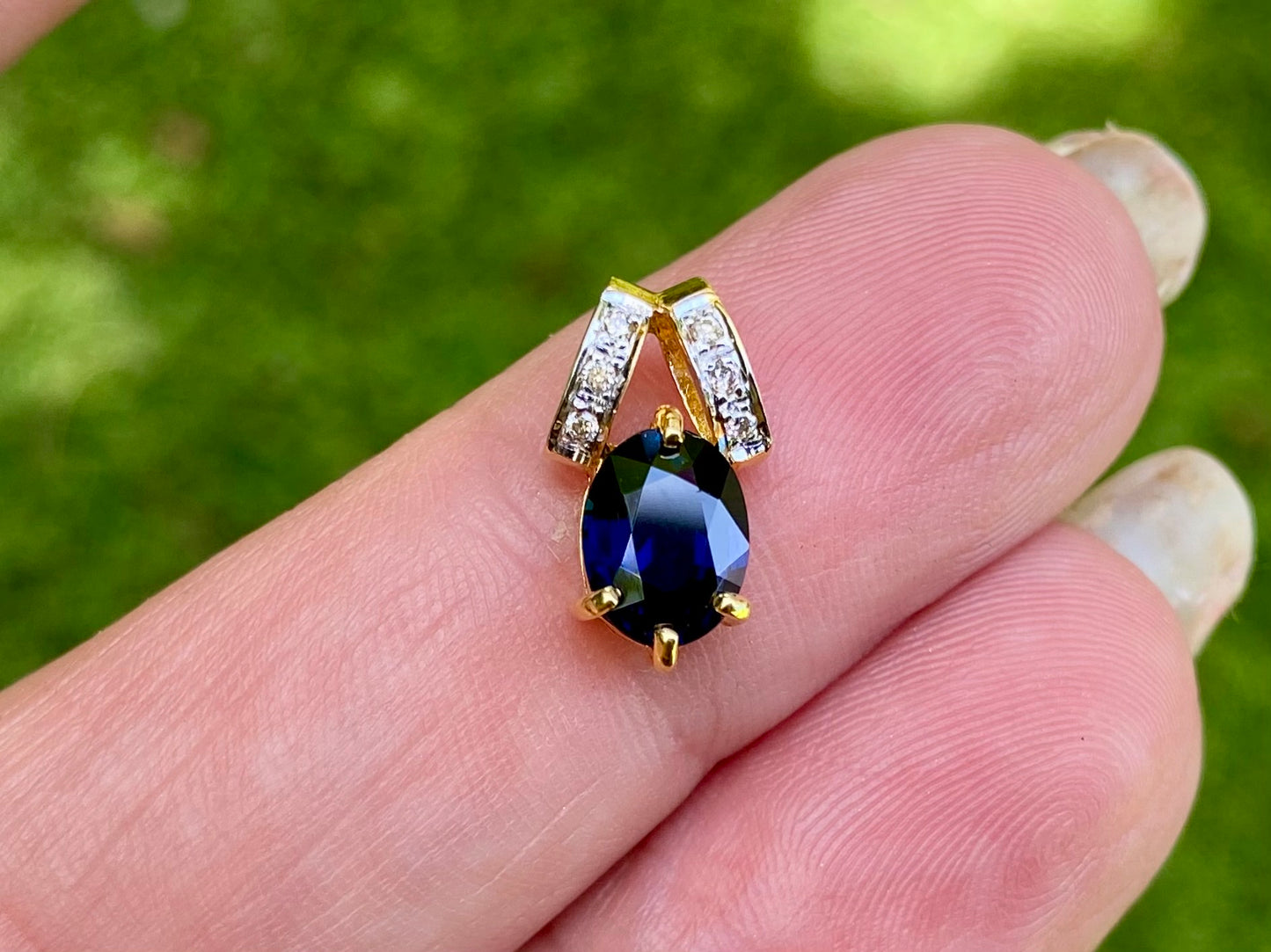 18ct Gold Sapphire & Diamond Pendant