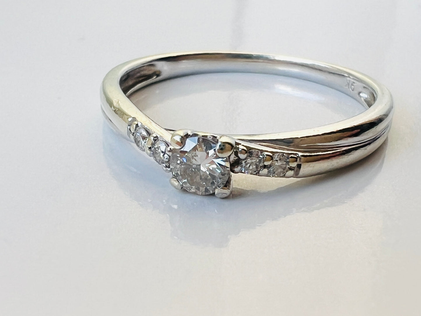 9ct Gold Diamond Ring