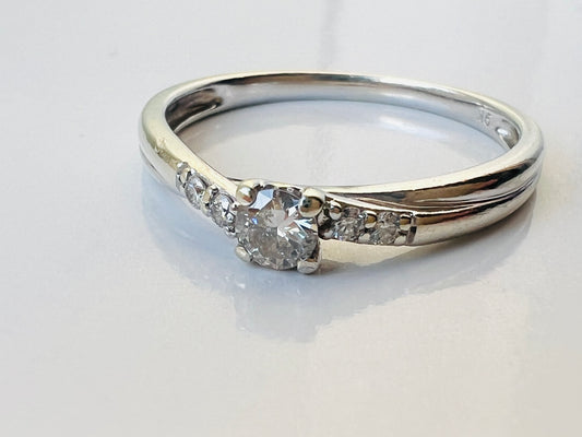 9ct Gold Diamond Ring