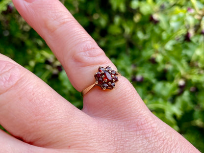 Vintage 9ct Gold Garnet Ring