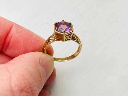 9ct Gold Amethyst Ring