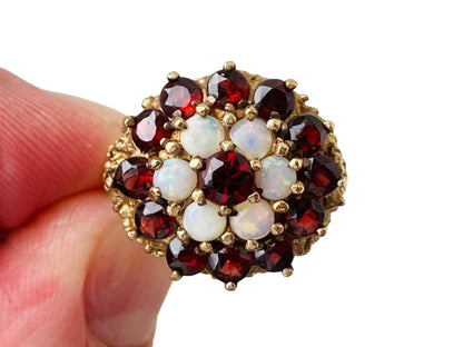Vintage 9ct Gold Garnet & Opal Ring