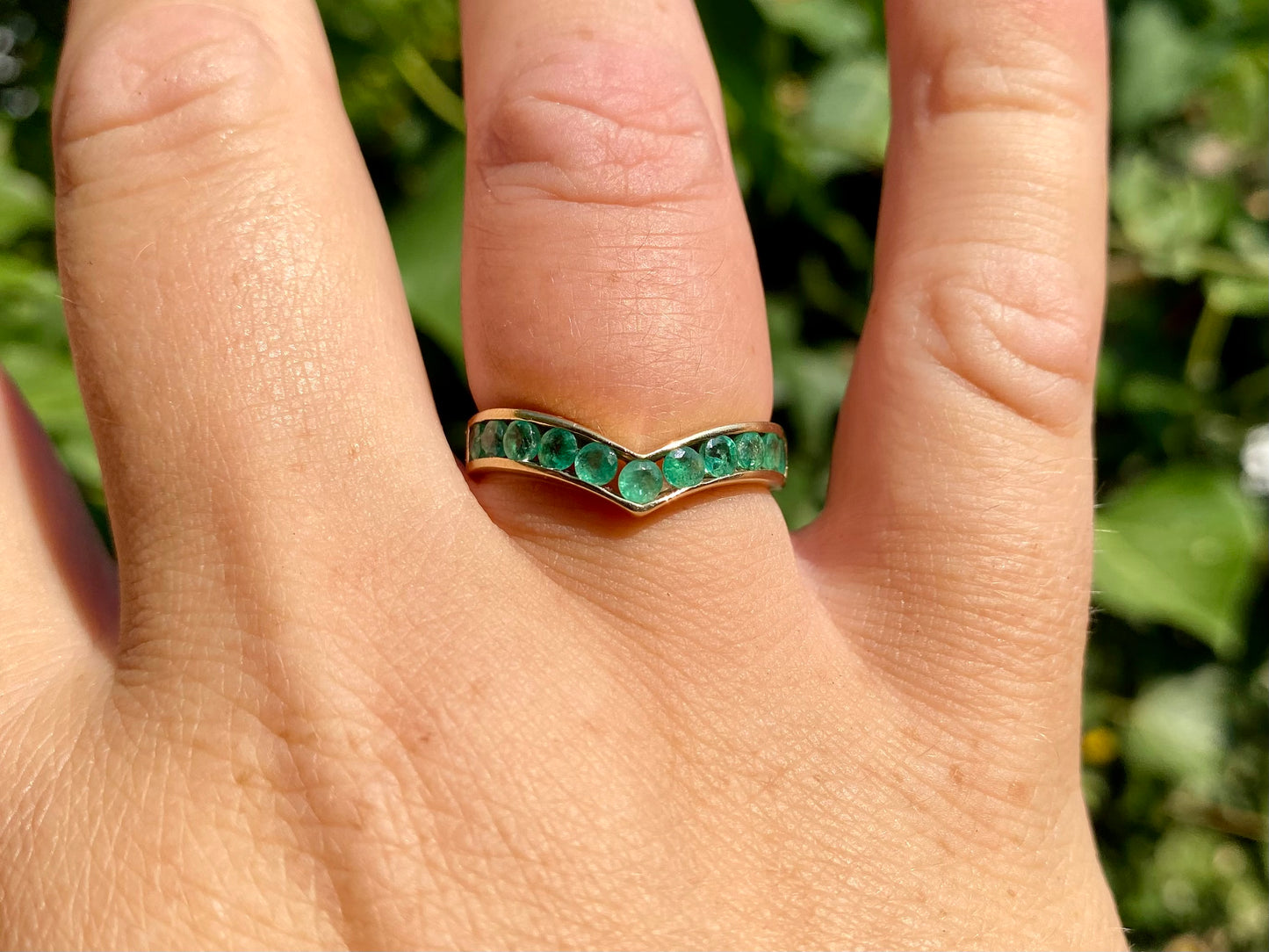 9ct Gold Emerald Wishbone Ring