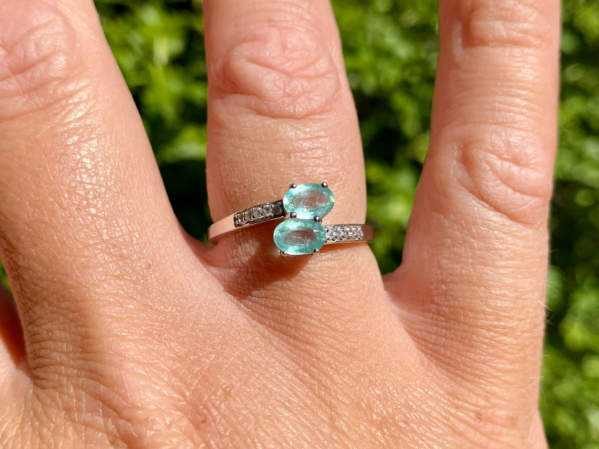 9ct Gold Siberian Emerald & White Topaz Ring