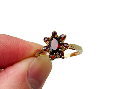 Vintage 9ct Gold Garnet Ring