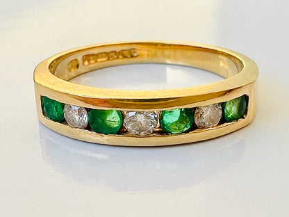 Vintage 18ct Gold Emerald & Diamond Ring