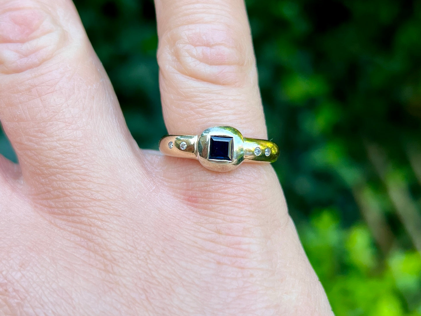 9ct Gold Sapphire & Diamond Ring
