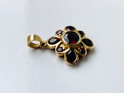 9ct Gold Garnet Pendant