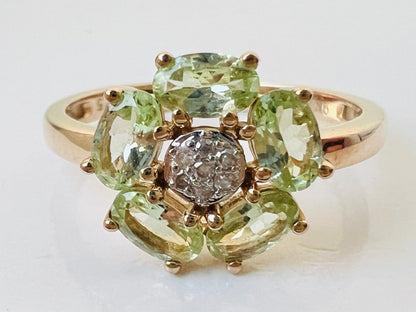 9ct Gold Green Garnet & Diamond Ring
