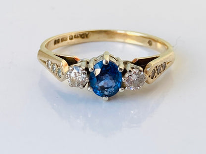 Vintage 9ct Gold Sapphire & Diamond Ring