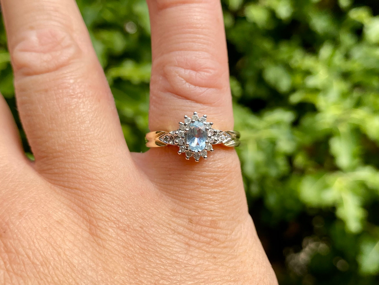 9ct Gold Aquamarine & Diamond Ring