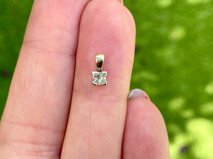 9ct Gold Diamond Solitaire Pendant