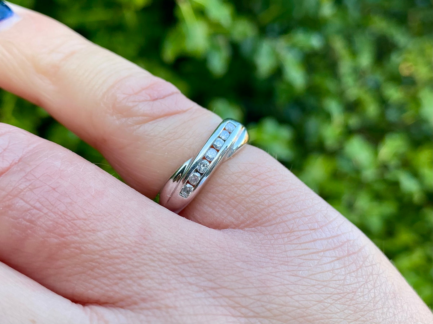 9ct Gold 0.25ct Diamond Crossover Ring