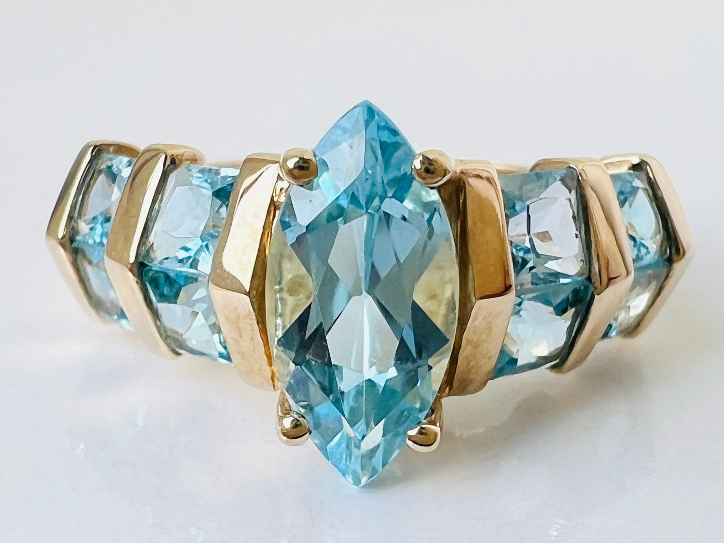 9ct Gold Topaz Ring