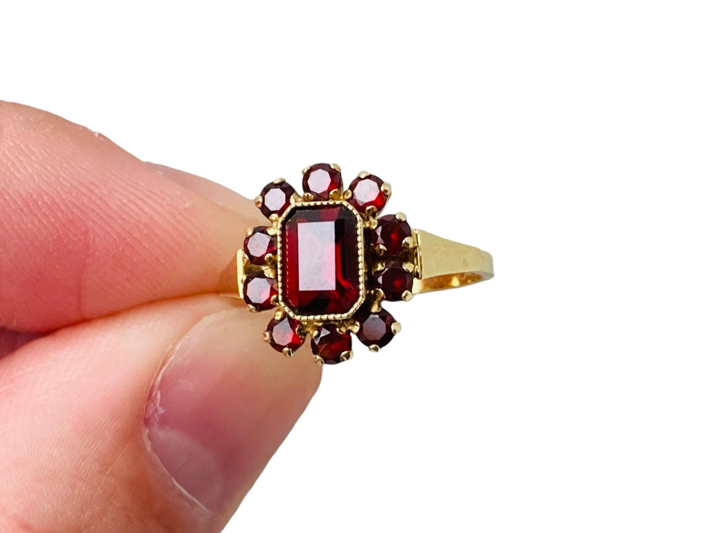 Vintage 14ct Gold Garnet Ring