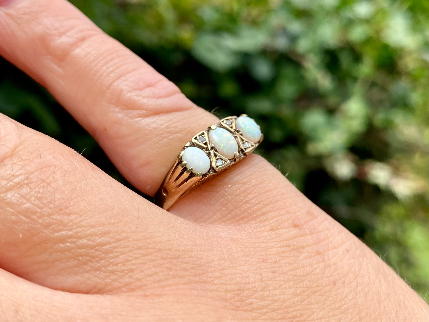 Vintage 9ct Gold Opal & Diamond Ring
