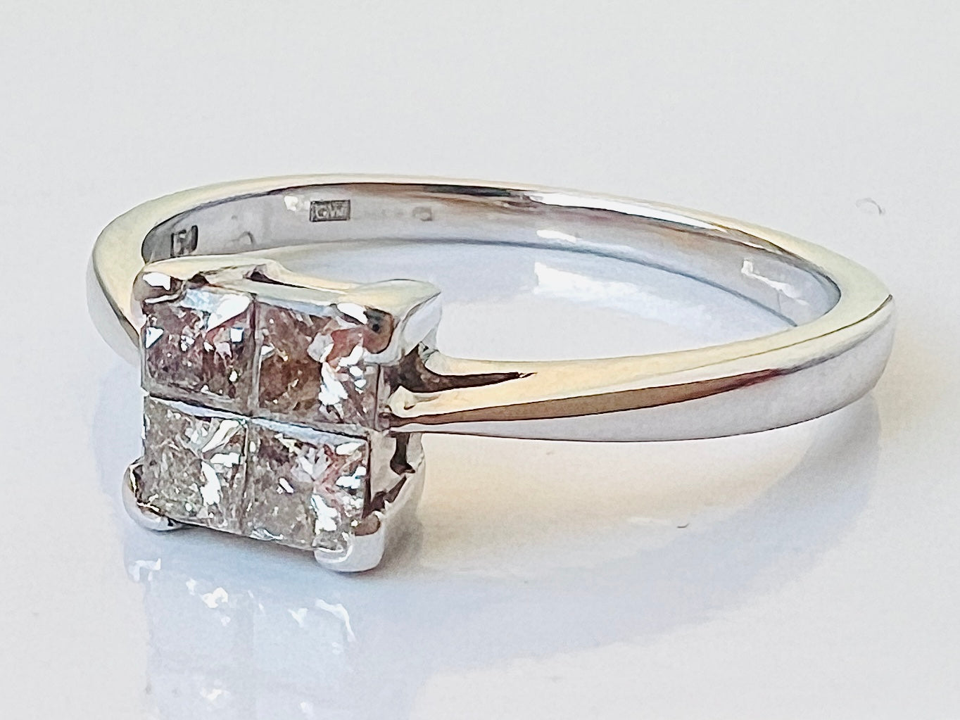 18ct Gold Diamond Ring