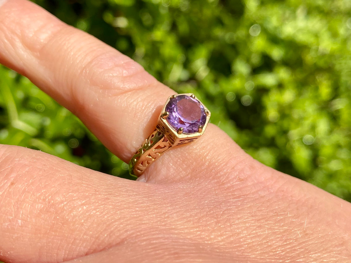 9ct Gold Amethyst Ring