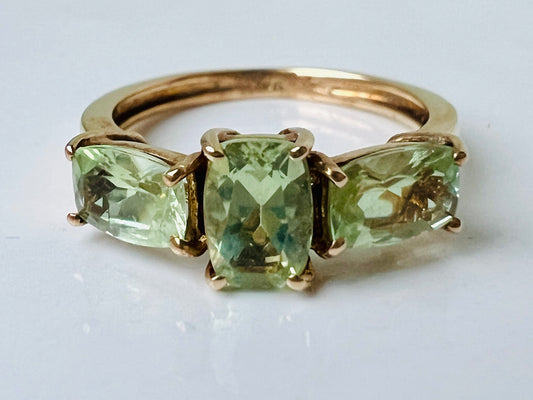 9ct Gold Green Garnet Ring