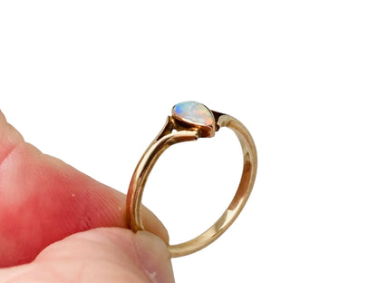 Antique 9ct Gold Opal Ring