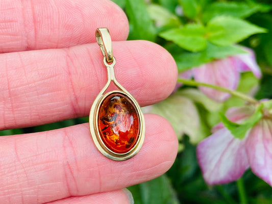 9ct Gold Amber Pendant