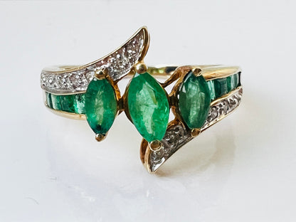 10ct Gold Emerald & Diamond Ring