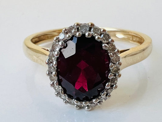 9ct Gold Garnet & Diamond Ring