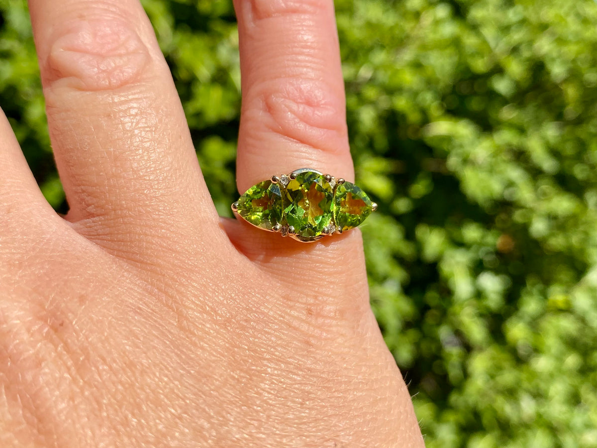 9ct Gold Peridot & Diamond Ring