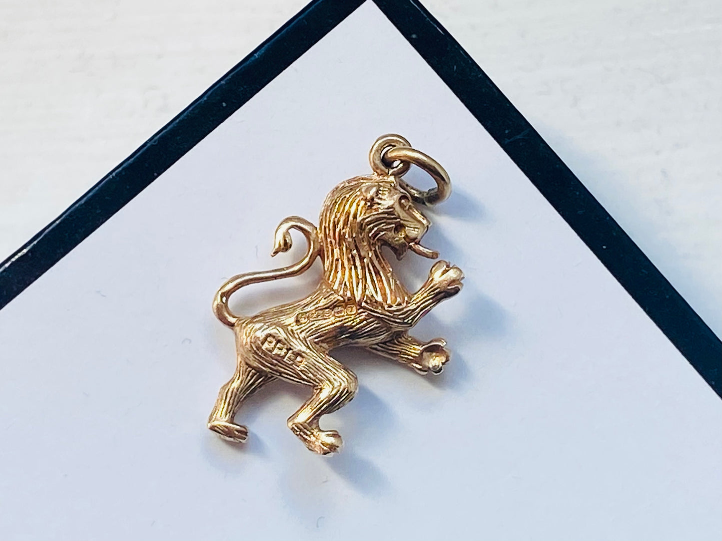 9ct Gold Lion Pendant