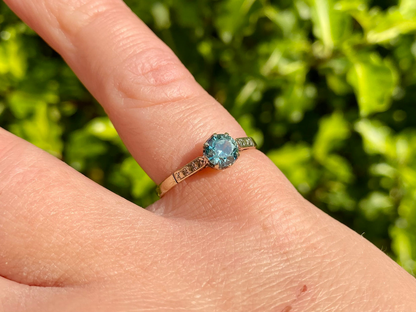 Antique 9ct Gold Zircon Ring