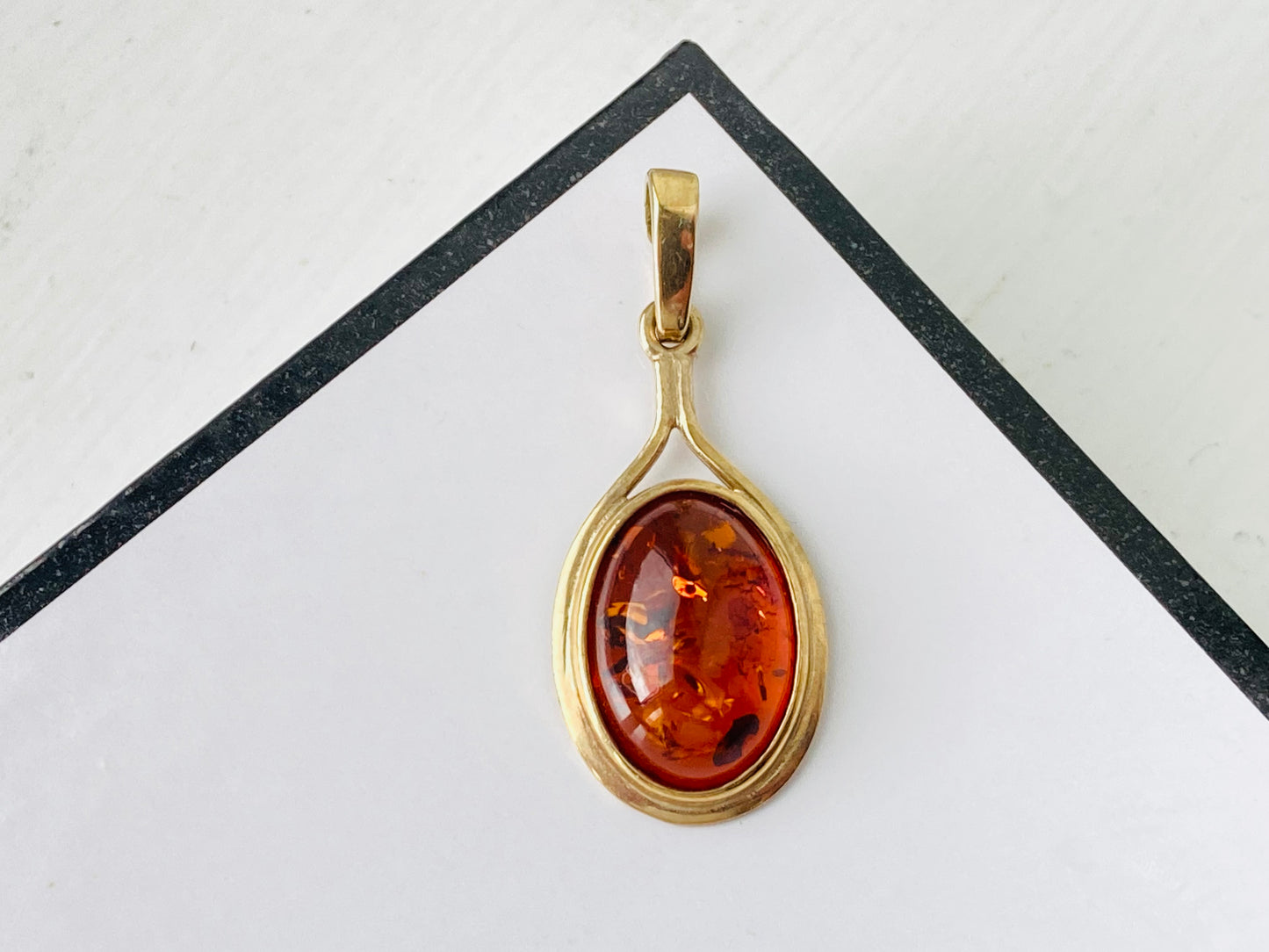 9ct Gold Amber Pendant