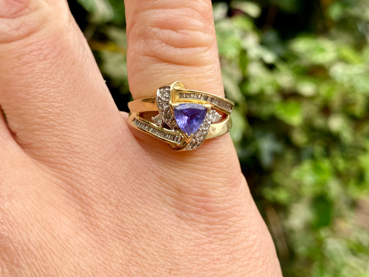 14ct Gold Tanzanite & Diamond Ring